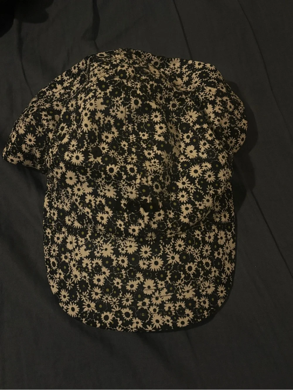 Levi’s Black and Cream Daisy Print Cap